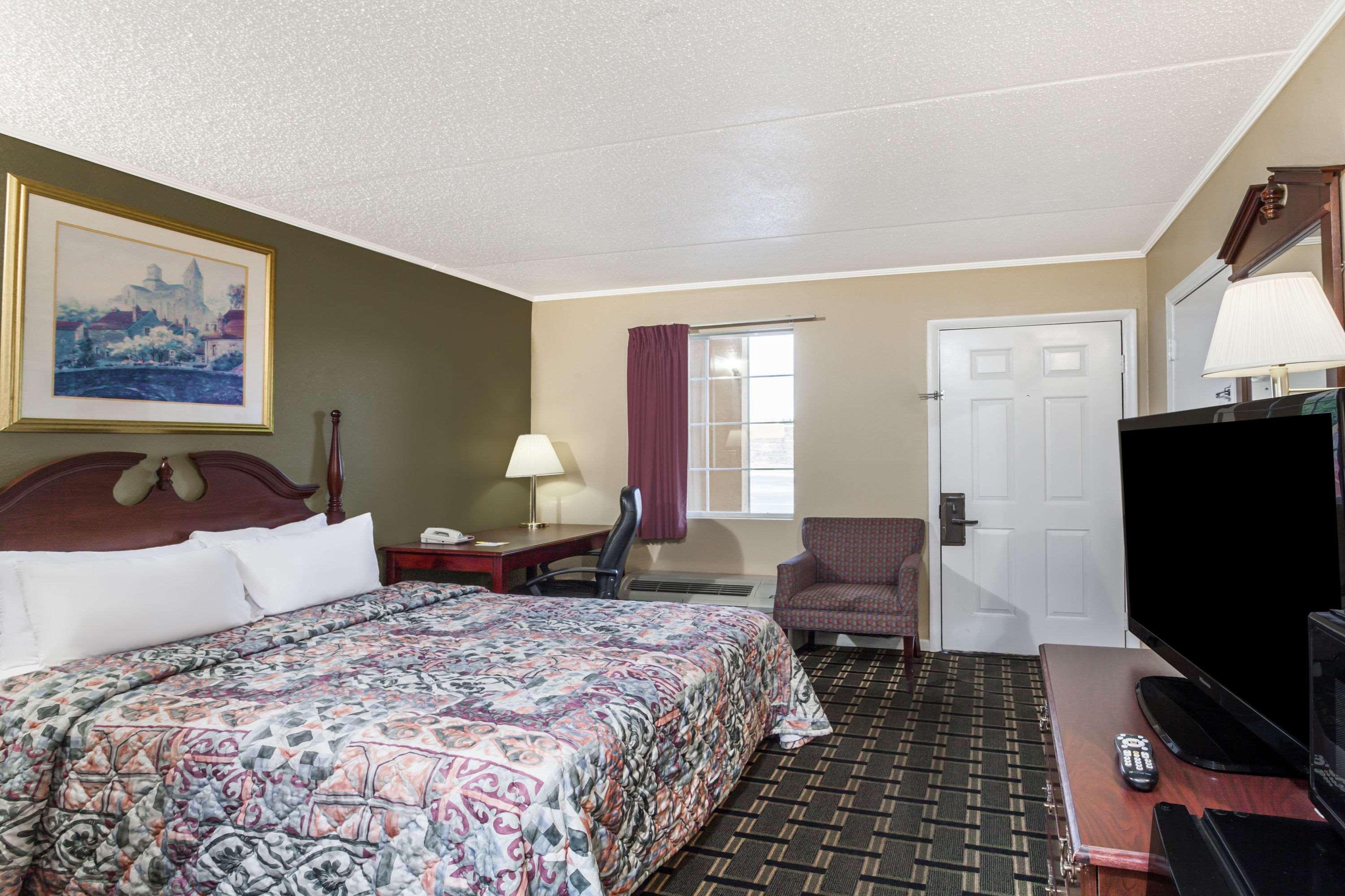 Days Inn By Wyndham Lenoir City Buitenkant foto