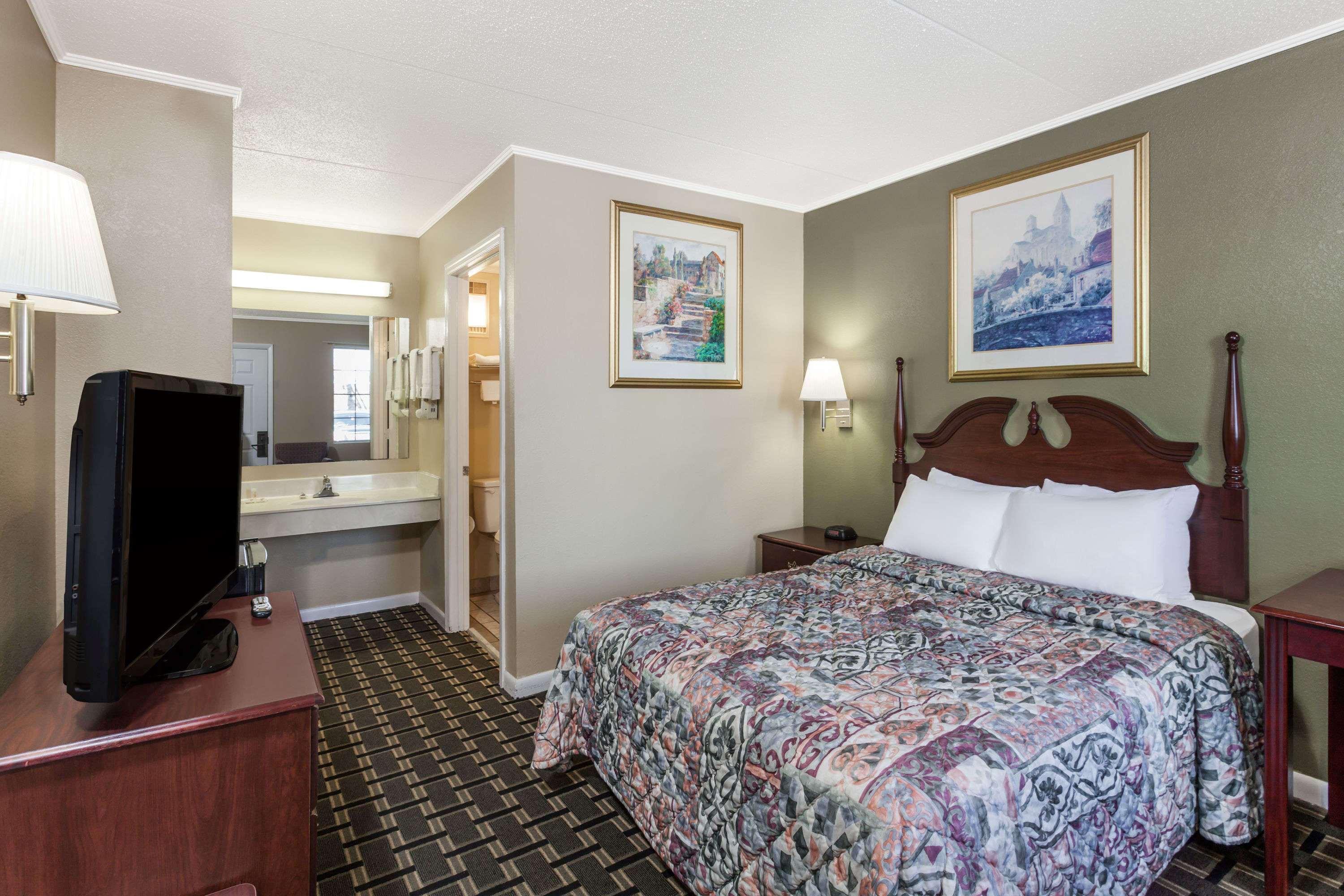 Days Inn By Wyndham Lenoir City Buitenkant foto