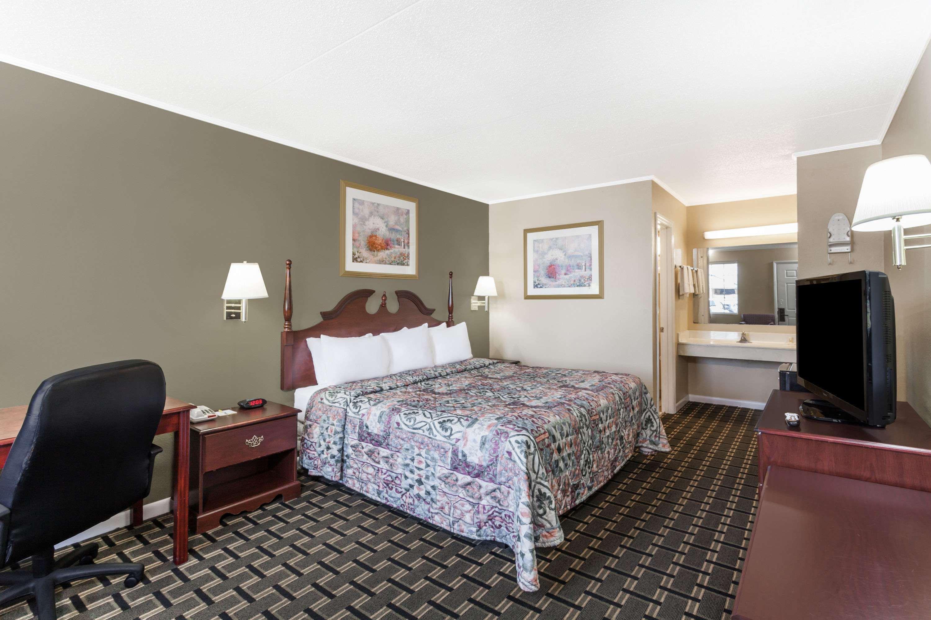 Days Inn By Wyndham Lenoir City Buitenkant foto