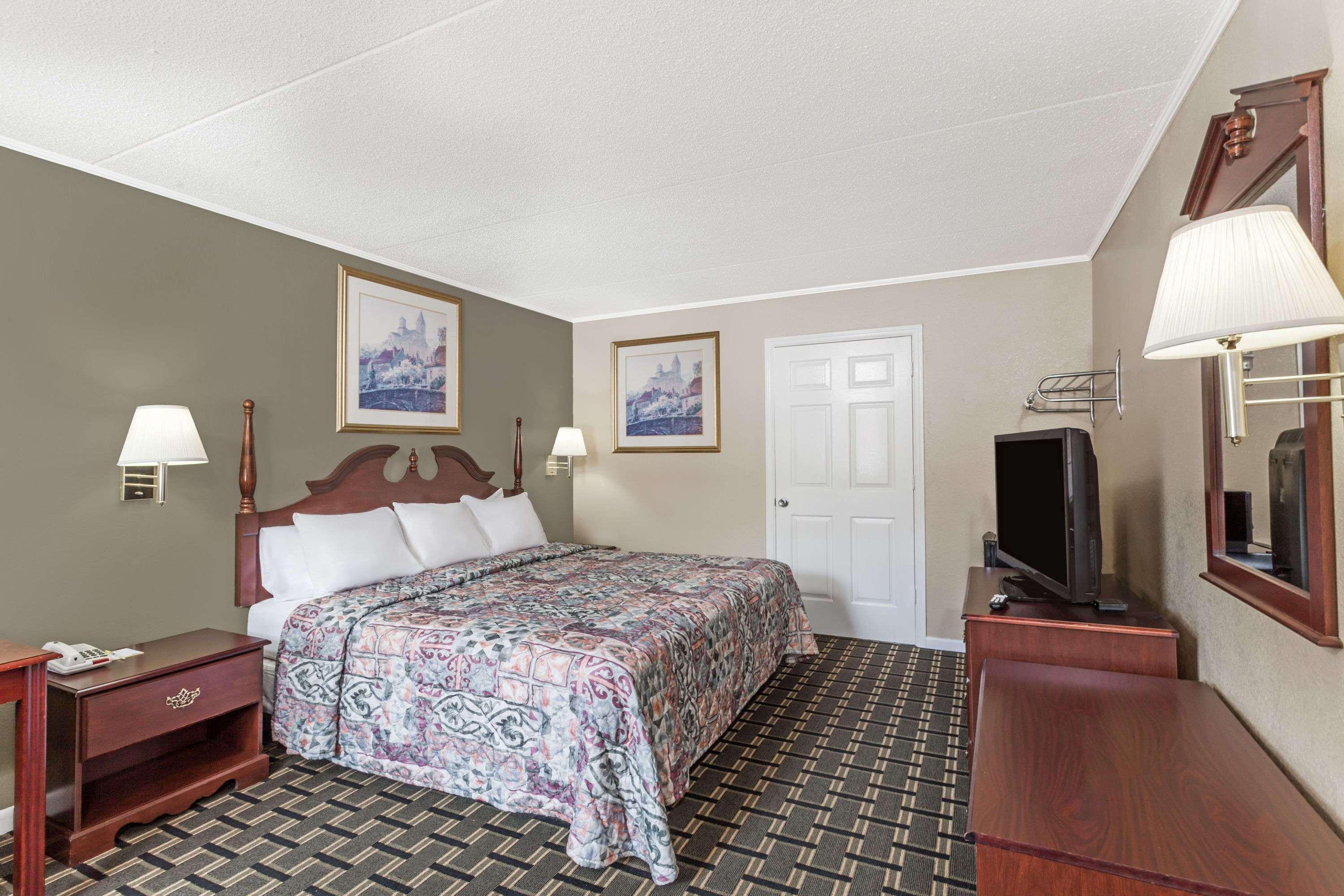 Days Inn By Wyndham Lenoir City Buitenkant foto